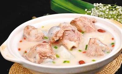 骨折的人适宜喝什么汤