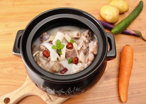 什么肉拿来煲汤最补阿