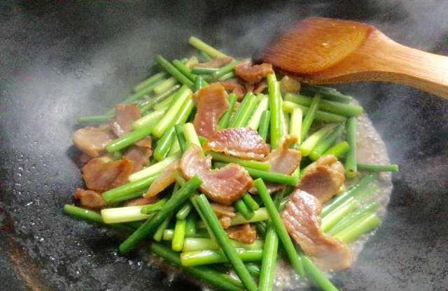 为什么炒肉时有水