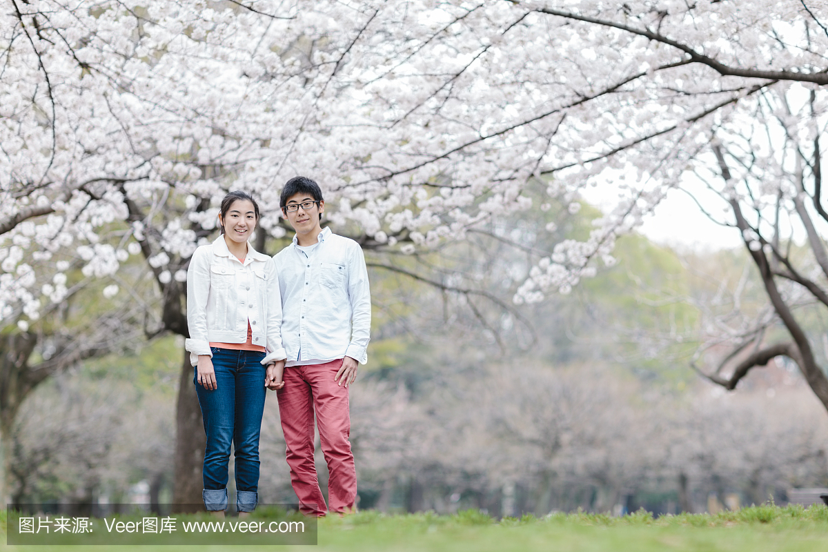 为什么男女朋友手挽手