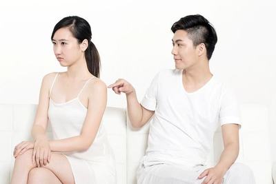 老婆有个男闺蜜 什么事都和他聊