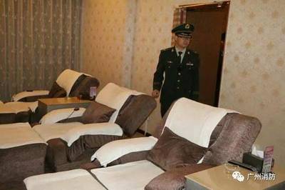 蒸桑拿都是穿什么衣服