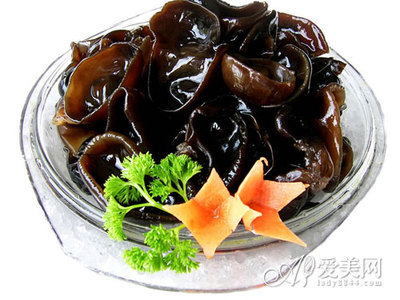 女性缺铁吃什么